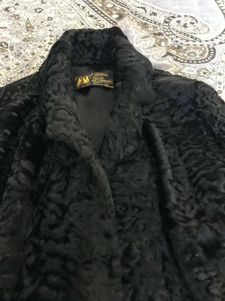 Abrigo de astracán negro