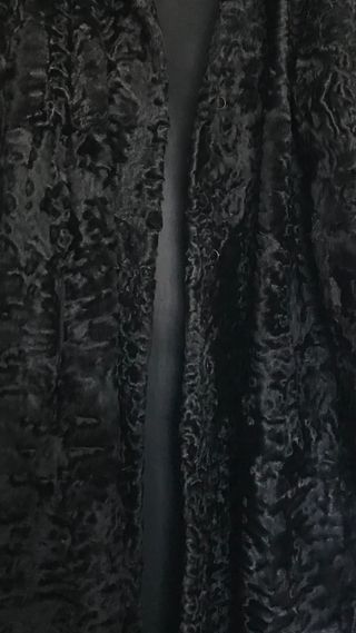 Abrigo de astracán negro