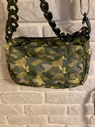 Bolso bandolera camuflaje verde y negro