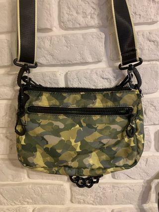 Bolso bandolera camuflaje verde y negro