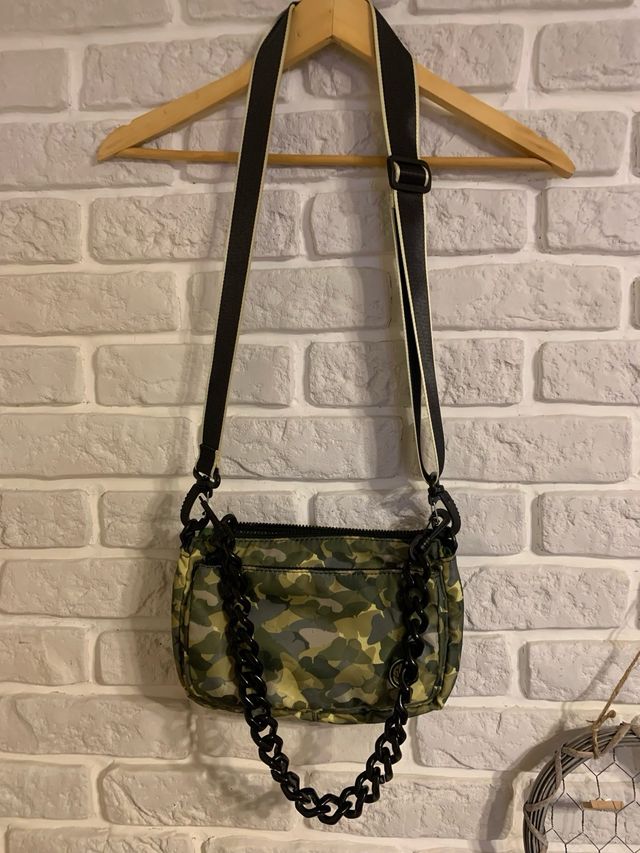 Bolso bandolera camuflaje verde y negro