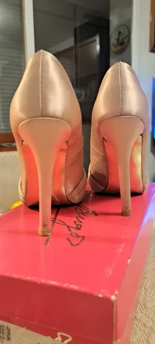 Zapatos de fiesta Pilar Burgos rosa.