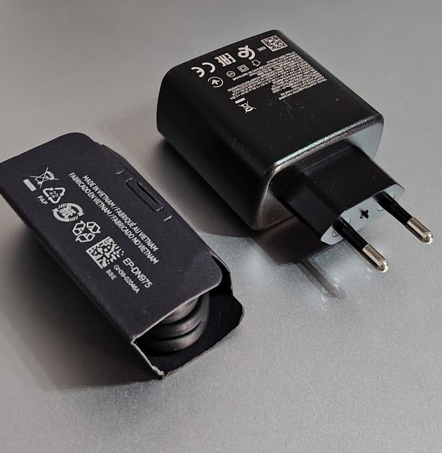 Cargador compartible Samsung 45W EP-DN975 Negro