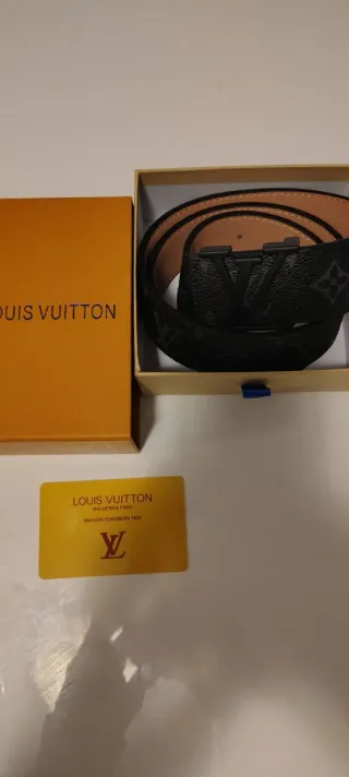 Cintura Louis Vuitton Pelle Nera Fibbia LV