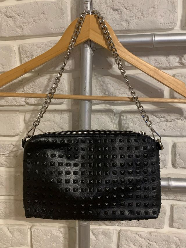 Bolso negro tachuelas cadena