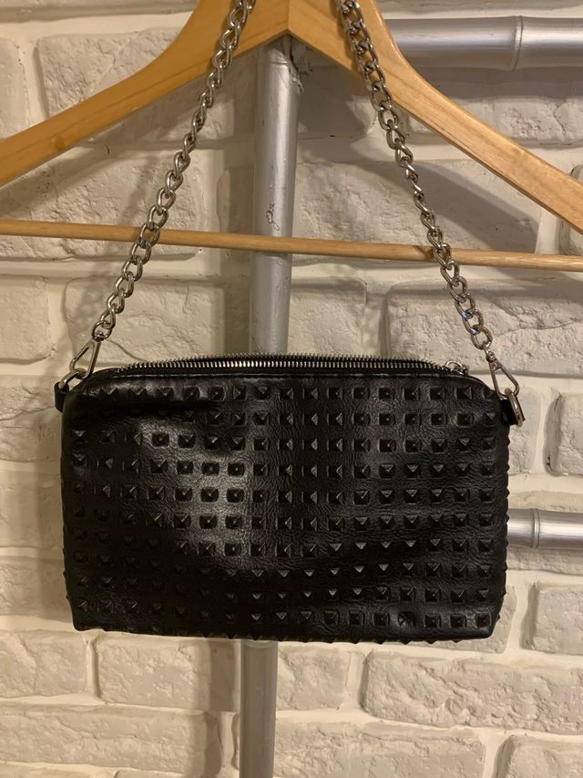 Bolso negro tachuelas cadena