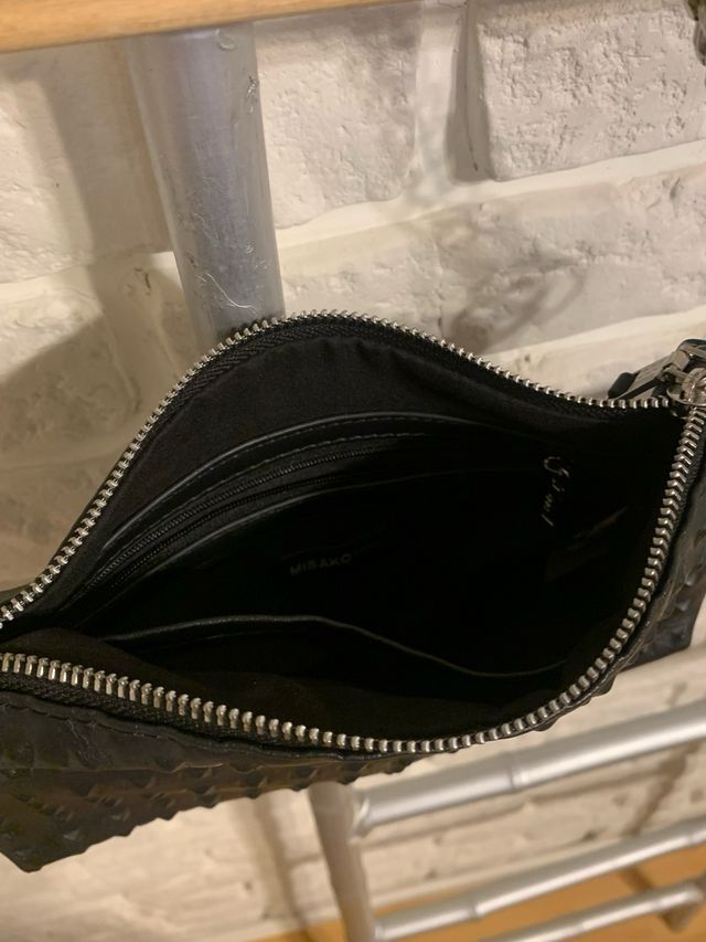 Bolso negro tachuelas cadena