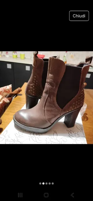 Stivaletti marroni con borchie