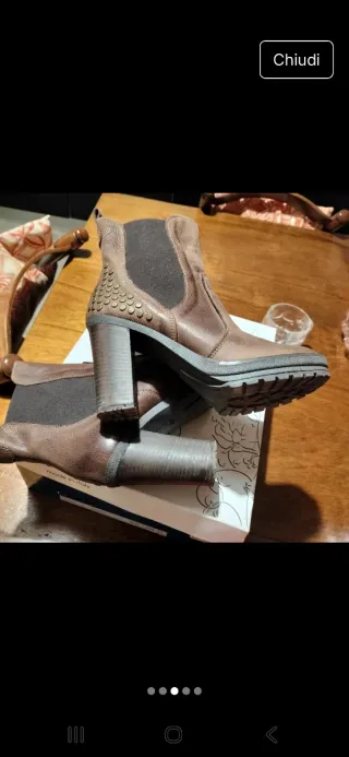 Stivaletti marroni con borchie