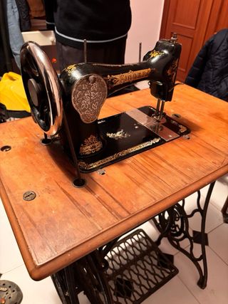 Máquina de coser Singer antigua