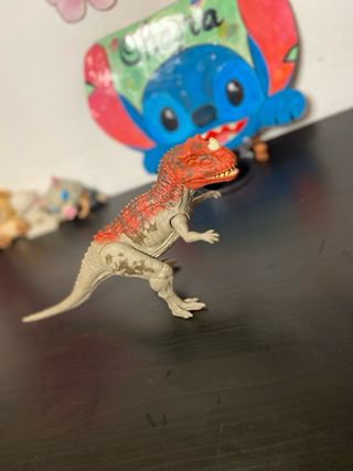 Ceratosauro Mattel