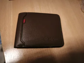 Cartera de piel marrón