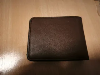 Cartera de piel marrón