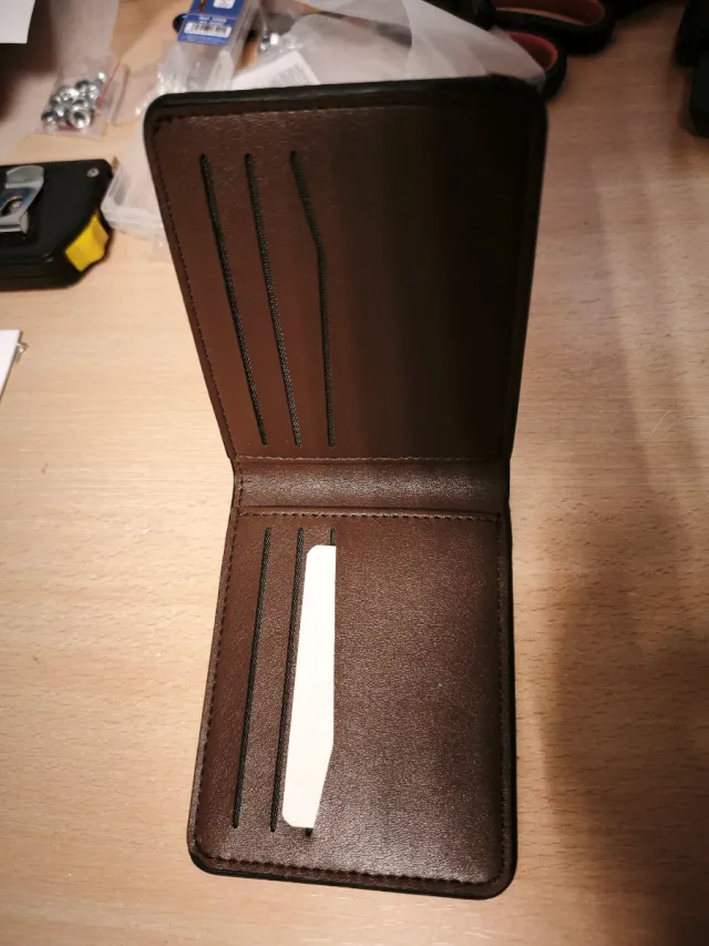 Cartera de piel marrón