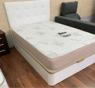 Liquidazione di divani, letti e armadi