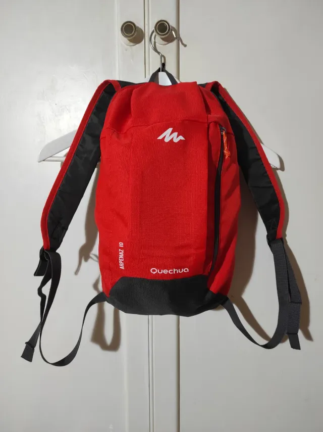 Mochila / mochilita Quechua Arpenaz roja y negra