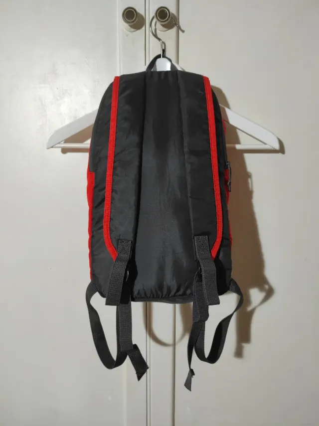 Mochila / mochilita Quechua Arpenaz roja y negra