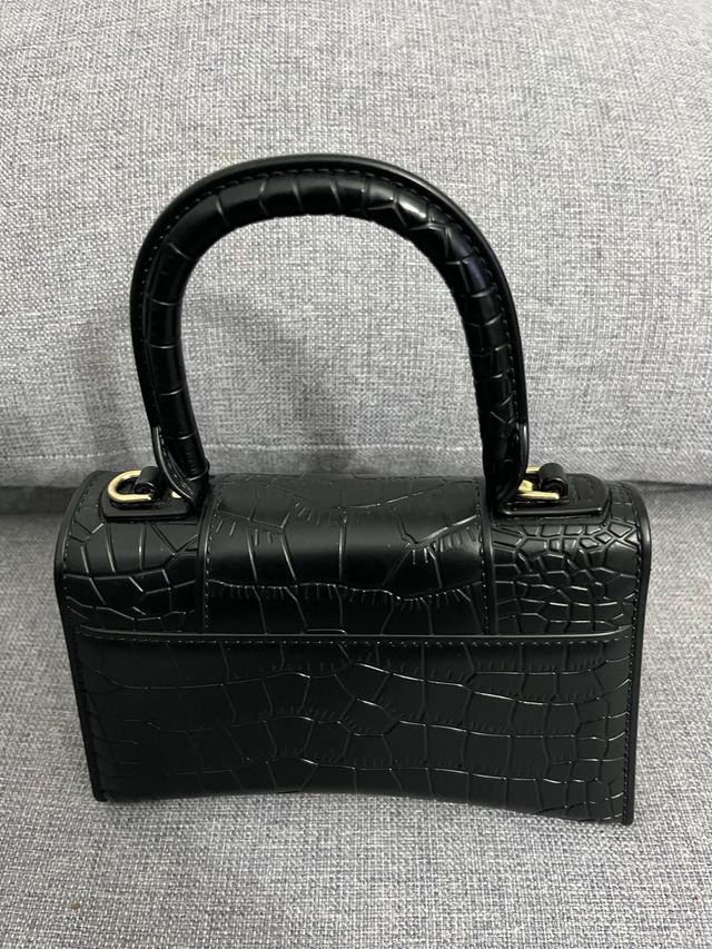 Bolso negro efecto piel cocodrilo