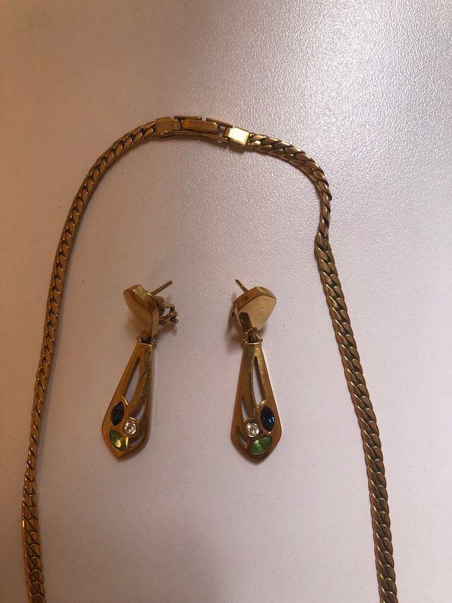 Conjunto collar y pendientes de oro, 14 kilates