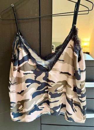 Blusa Camuflaje con Encaje Negro