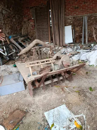 Trillo antiguo con rejas