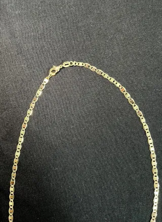 Cadena bañada en oro