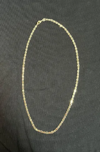 Cadena bañada en oro