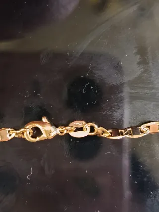 Cadena bañada en oro