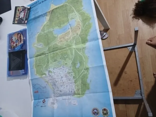 PS4 Slim Negra + 5 Juegos y Mando