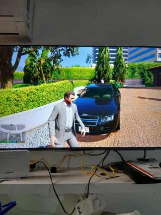 PS4 Slim Negra + 5 Juegos y Mando