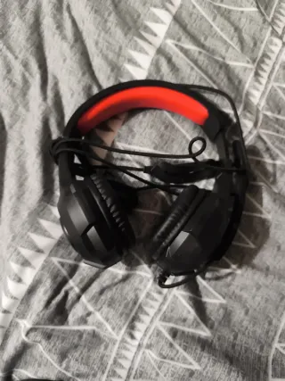 Auriculares PS4/PS5 Negros con Diadema Roja