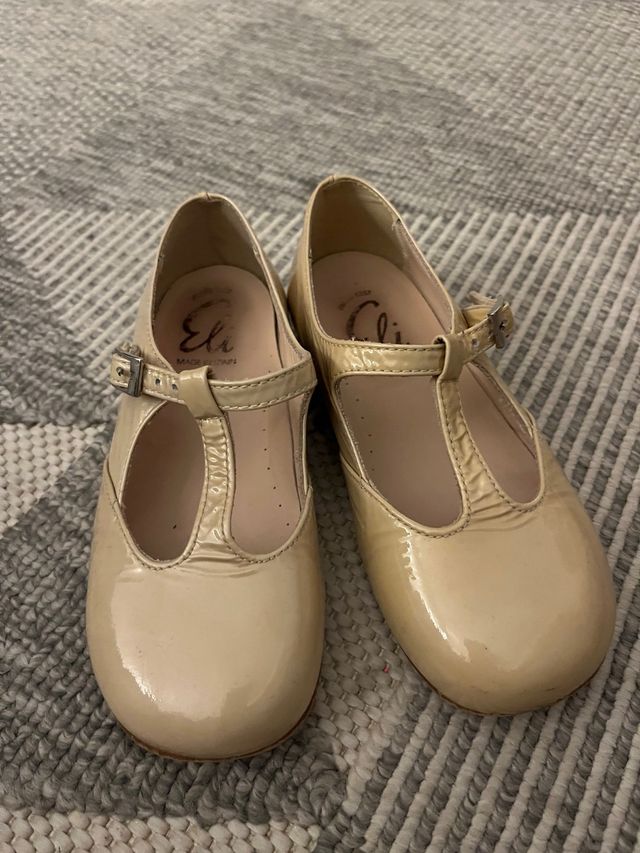 Merceditas charol beige Eli Talla 25