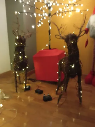 Pareja de renos decorativos con luces