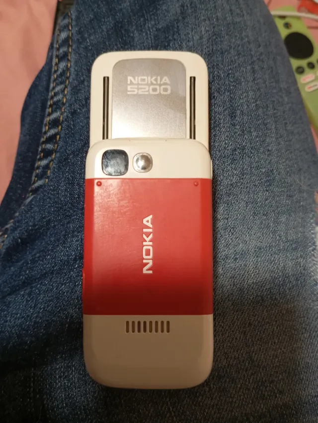 Nokia 5200 Vermelho e Branco