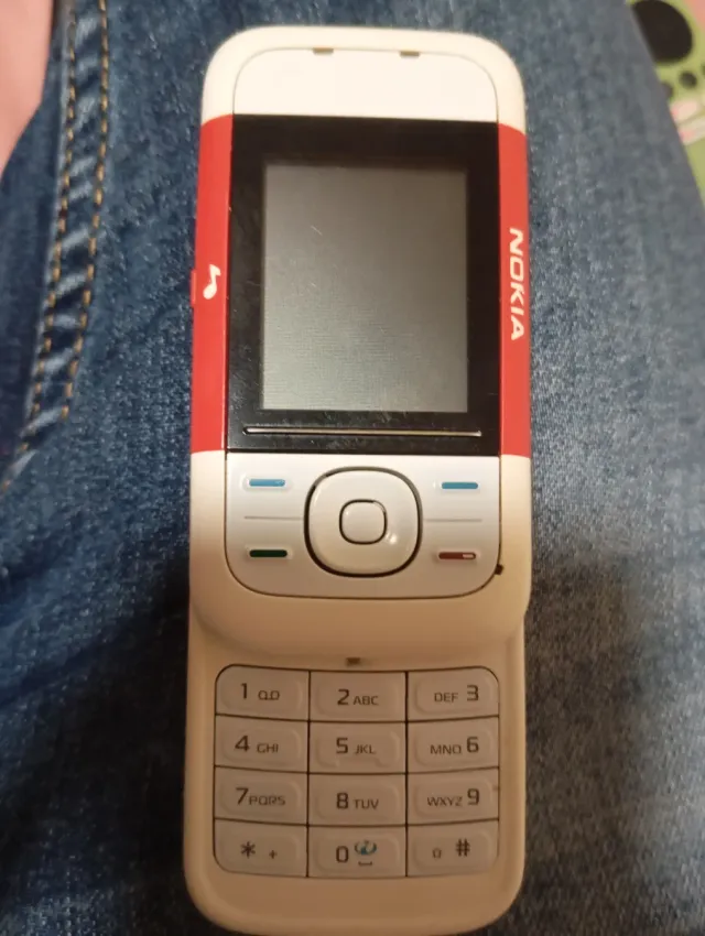 Nokia 5200 Vermelho e Branco