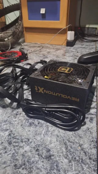 Fuente Alimentación Enermax Revolution XT 530W