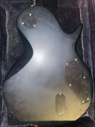 Guitarra LTD Deluxe EC-1000 para zurdos.