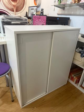Armadio piccolo bianco con ante scorrevoli