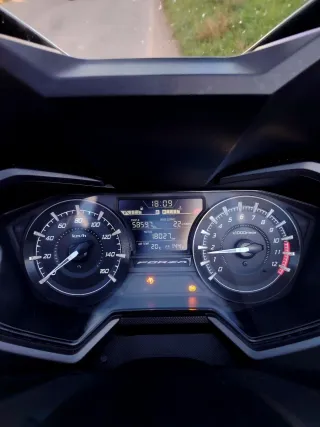 Honda Forza 125. 2022