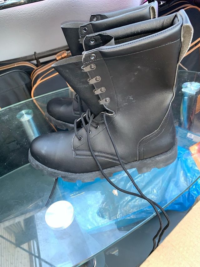 Stivali militari neri