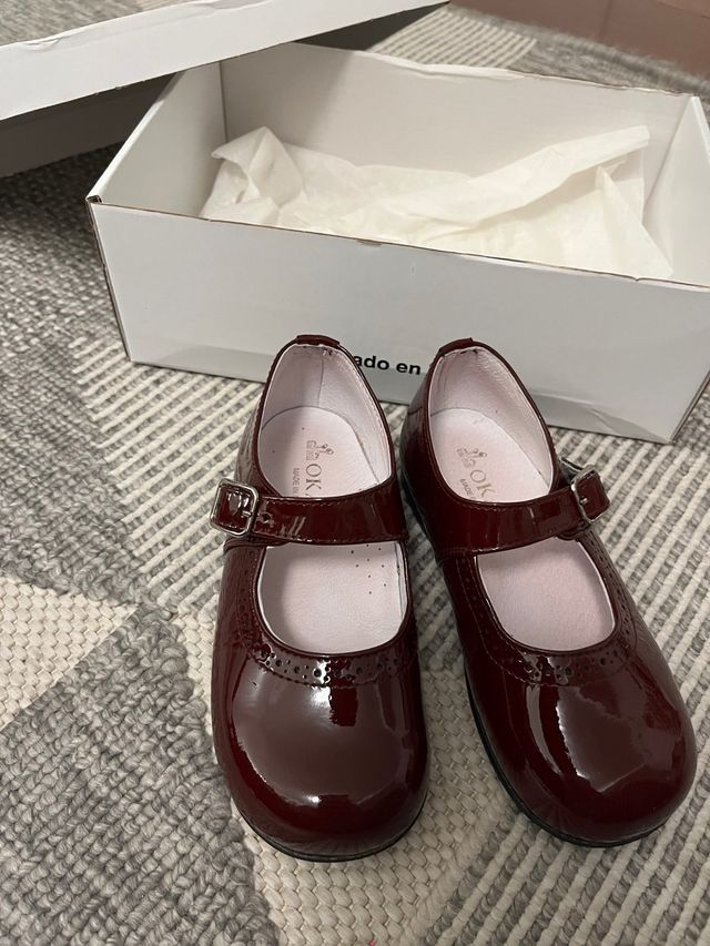 Merceditas Okaa charol burdeos