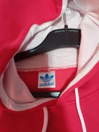 Sudadera Adidas con capucha roja