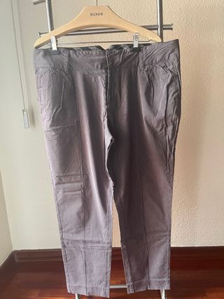 Pantalones Mango grises de raya diplomática