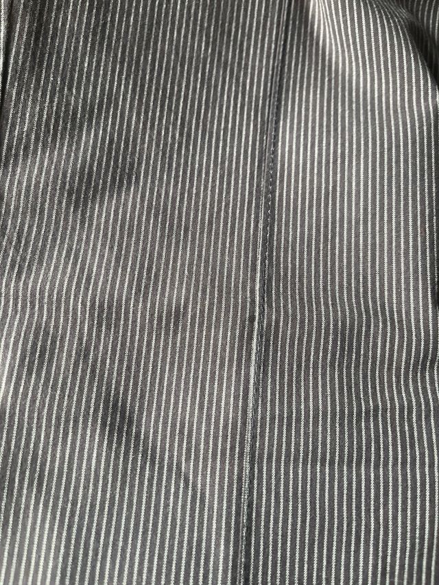 Pantalones Mango grises de raya diplomática