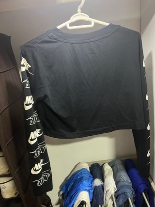 Camisa Nike manga larga crop top negra