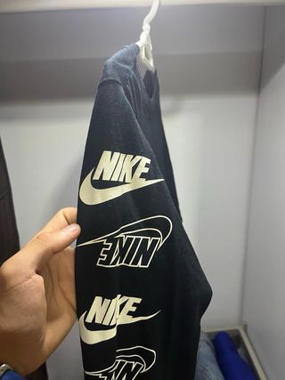 Camisa Nike manga larga crop top negra