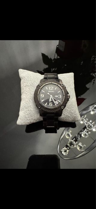 Reloj Seiko Negro y Plateado
