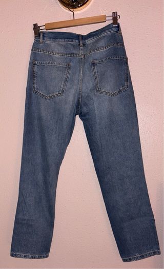 Pantalones vaqueros con tachuelas