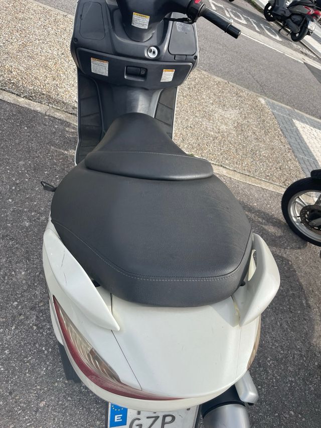 Suzuki Burgman 200cc Blanca