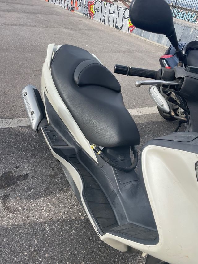 Suzuki Burgman 200cc Blanca